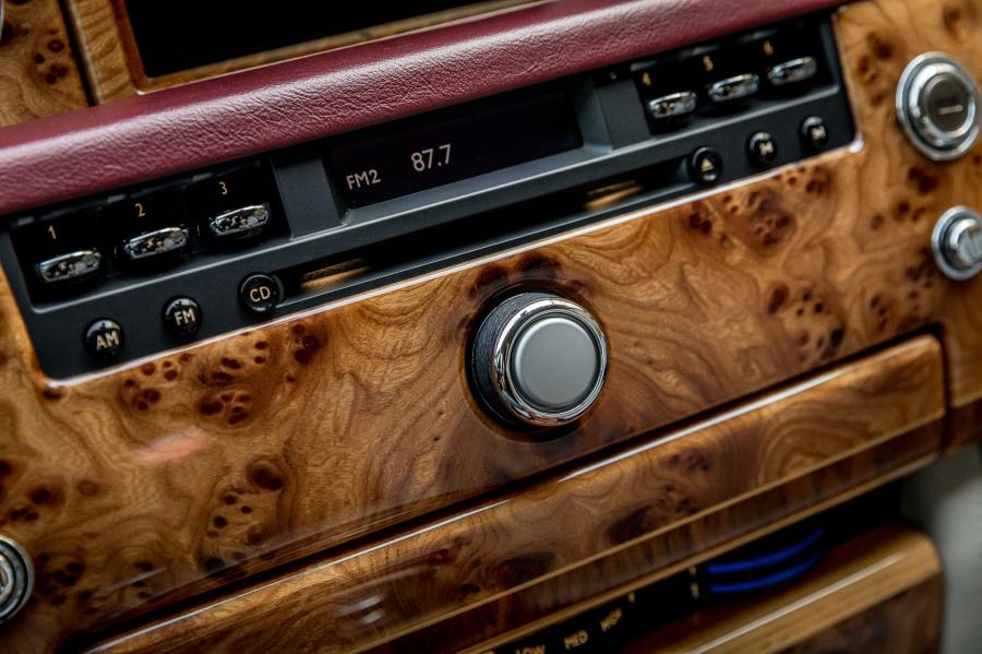 Детали интерьера Rolls-Royce Phantom EWB 2007 года  (NA) (фото 46 из 105)